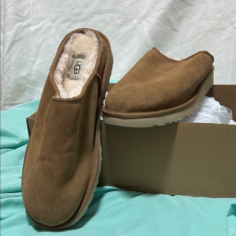 UGG Suede Shearling Mule - Chestnut brown.